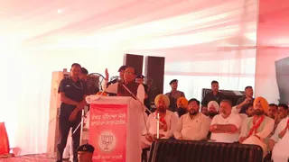 अमृतसर के बाबा बकाला से मंच से बोलते हुए शिवराज सिंह चौहान।