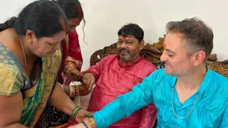 जर्मनी के माइकल ने बोधगया में बंधवाई राखी, भारतीय संस्कृति से हुए अभिभूत