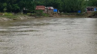 तिब्बत सीमा पर बनी अस्थायी झील से उत्पन्न खतरे को लेकर सीमांचल में अलर्ट; कोसी, महानंदा, परमान व कनकई का जलस्तर खतरे के निशान से 1.5 से 2 मीटर नीचे
