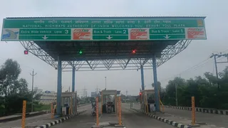 पानीपत-खटीमा हाईवे पर डेहरी गांव के पास बना टोल प्लाजा। जागरण