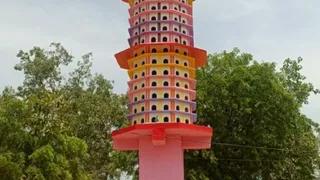 दोहान नदी क्षेत्र में बना सात मंजिला ‘श्रीराम शांति पक्षी घर’। सौ- ग्रामीण