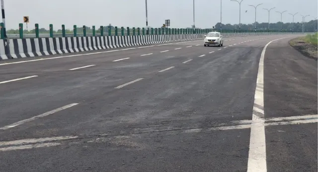 4200 करोड़ की लागत से बने लखनऊ-कानपुर एक्सप्रेसवे पर मरम्मत हो रही बेअसर, सामने आईं डिजाइन की खामियां
