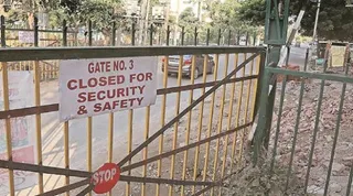 सभी सेक्टरों के प्रवेश और निकास मार्गों पर एक समान सुरक्षा गेट लगाने की मांग।