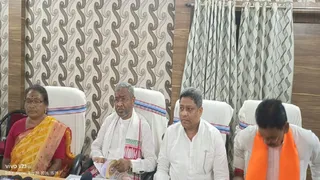 पाकुड़ में संवाददाता सम्मेलन को संबोधित करते बाबूलाल मरांडी और अन्य। (फोटो जागरण)