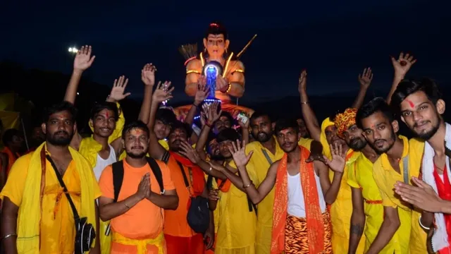 आस्था के महाकुंभ में टूटा रिकॉर्ड: अजगैवीनाथ धाम से 75.76 लाख कांवड़ियों ने भरी हुंकार; AI ने की 99% सटीक गिनती

