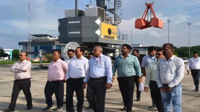 बनारस में जलयान मरम्‍मत की सुविधा का अधिकारियों ने लिया जायजा, जल्‍द लोकार्पण की जगी उम्‍मीद
