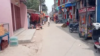 सड़क बनी दुकानों का एक्सटेंशन