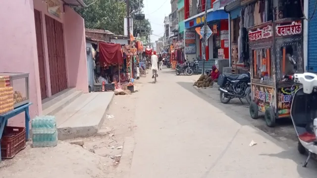 सुबह चौड़ी, दोपहर में सिकुड़ जाती हैं  सारण के एकमा बाजार की सड़कें, अतिक्रमण से पैदल चलना भी मुश्किल