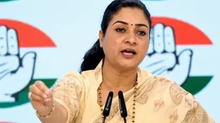 अलका लांबा के पिता के घर लाखों की चोरी नकद और गहने उड़ा ले गए बदमाश।