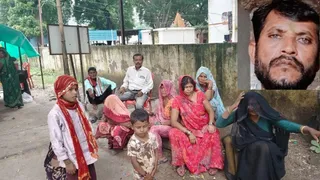 कौशांबी में सैनी के त्रिलोकपुर गांव में विजय का शव मिलने के बाद गमगीन स्वजन व इनसेट में फाइल फोटो। जागरण