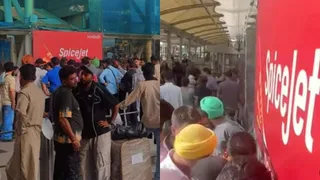 अमृतसर एयरपोर्ट पर स्पाइसजेट की फ्लाइट 17 घंटे लेट (फोटो: जागरण)