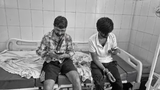 मामूली बात को लेकर विवाद में रविवार देर शाम दाे पक्षों के बीच खूनी संघर्ष हो गया।
