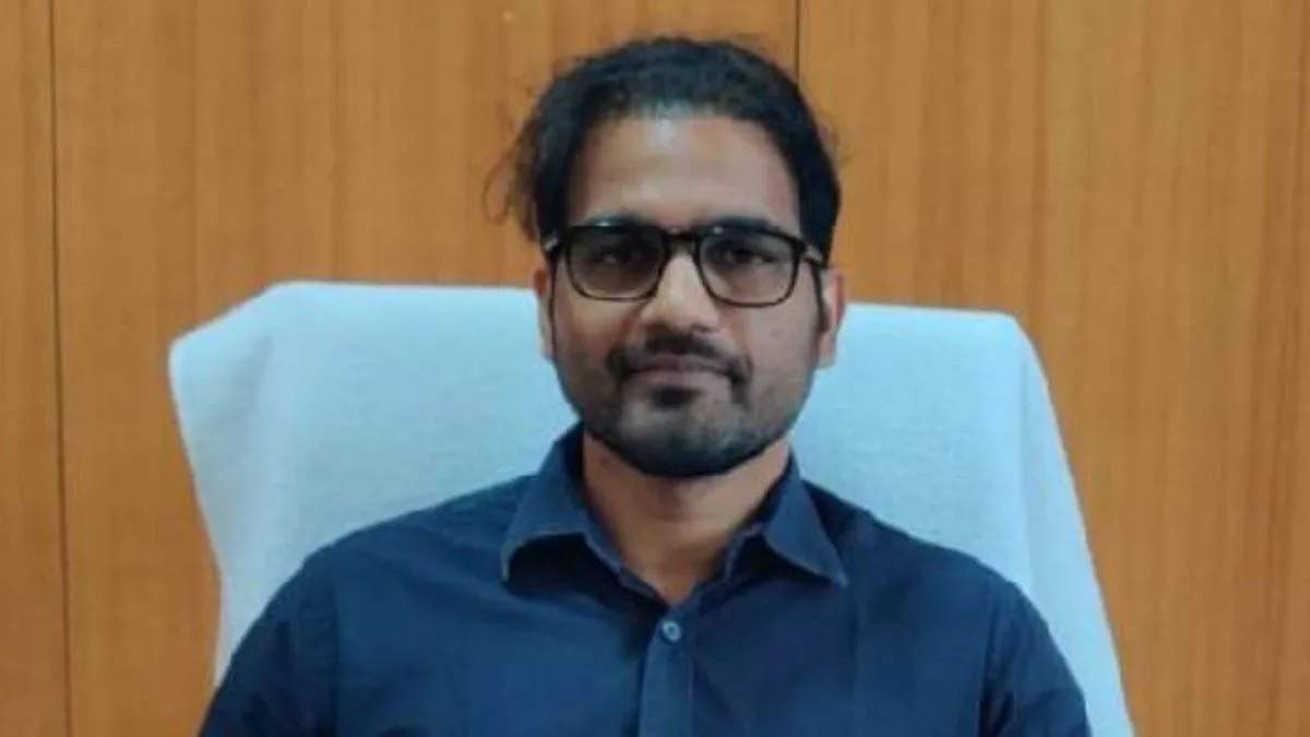कर्नाटक में परीक्षा घोटाले को लेकर एक्शन, हिरासत में लिए गए IAS अधिकारी ज्ञानेंद्र कुमार गंगवार