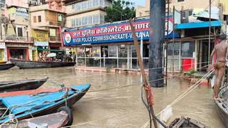 वाराणसी में गंगा का जलस्तर फिर बढ़ा, चेतावनी बिंदु की ओर तेजी से अग्रसर।