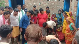 मृतका के घर रमदतही में लगी ग्रामीणों की भीड़। जागरण