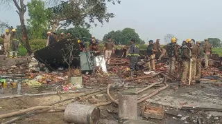 कौशांबी पटाखा फैक्ट्री में धमाका।