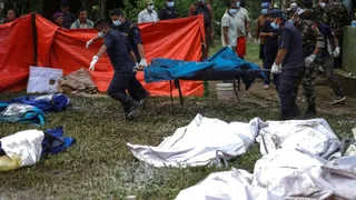 नेपाल में शवों को दफनाने की प्रक्रिया शुरू।
