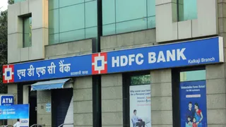 एचडीएफसी बैंक के शेयर 2 फीसदी तक उछले।
