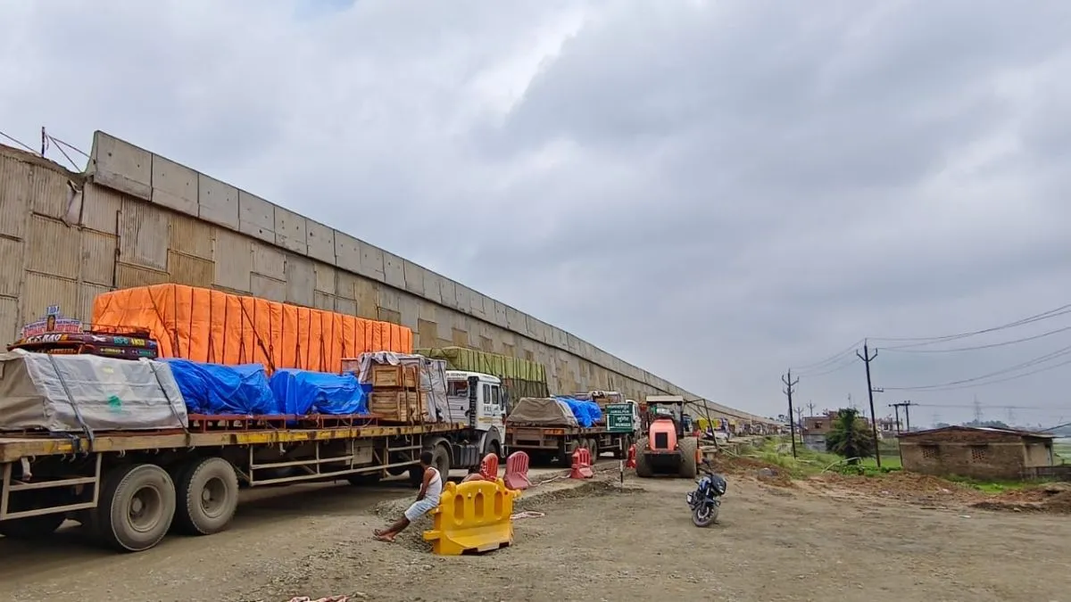 Munger NH 333B 12 Hour Traffic Jam Strands Kanwariyas (1)