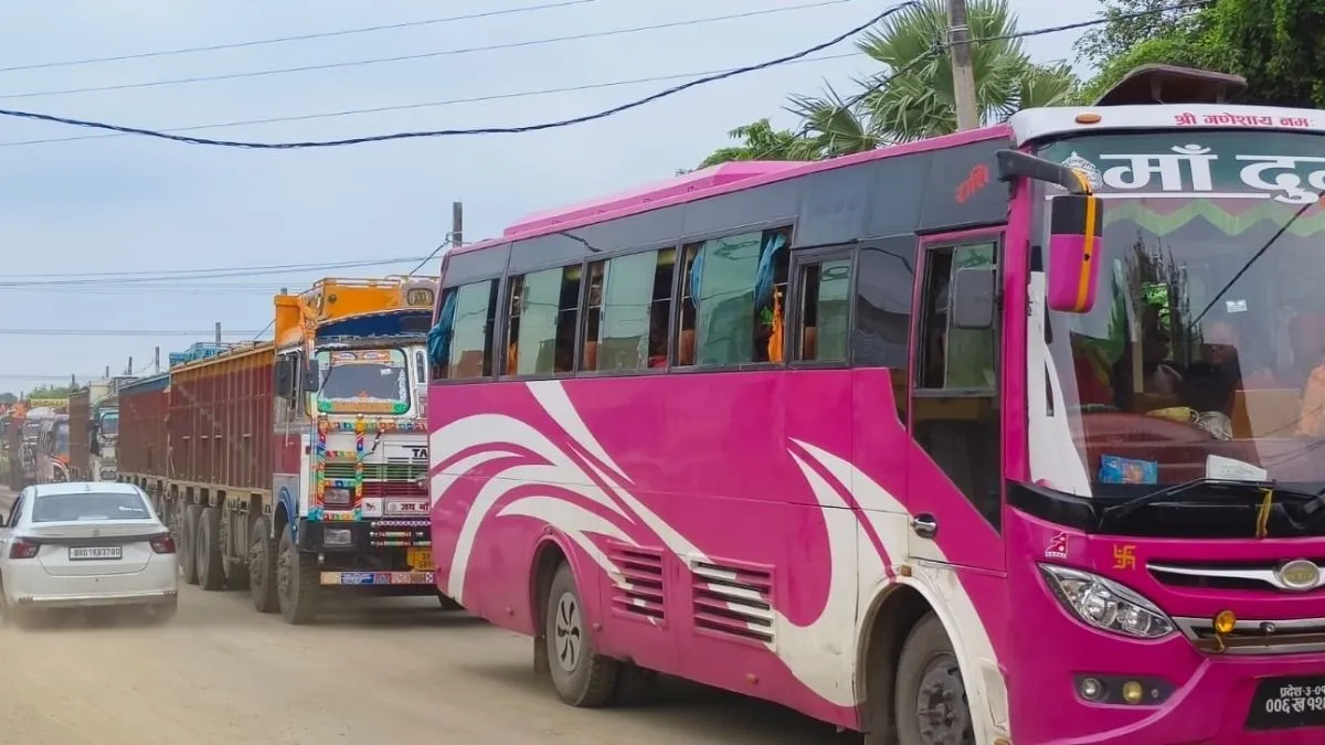 Munger NH 333B 12 Hour Traffic Jam Strands Kanwariyas (4)