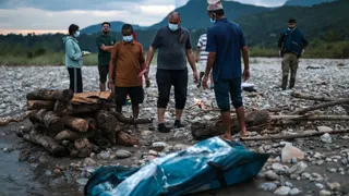 नेपाल बाढ़ में मृतकों की संख्या बढ़कर 810 हुई।