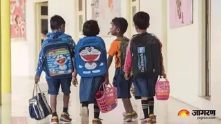 प्रयागराज के बीएसए ने शिक्षकों को निर्देशित किया है कि बच्चे स्कूल के समय बाहर घूमते न मिलें।