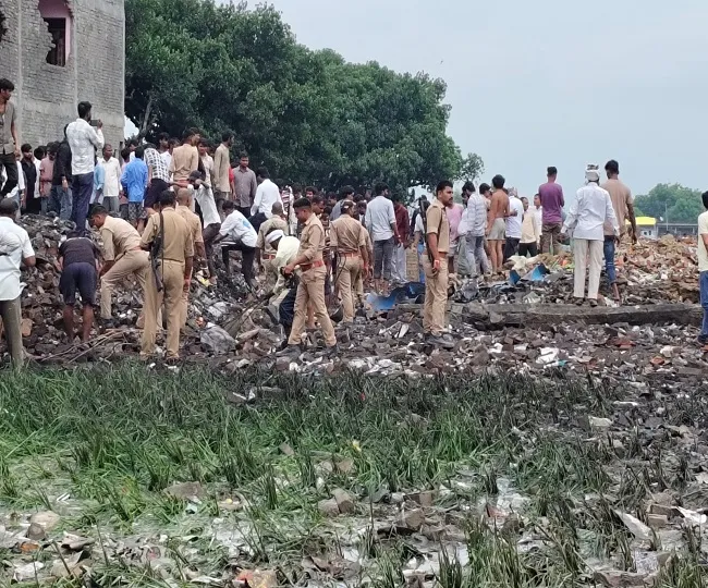 Rescue operation fire and explosion at Kaushambi firecracker factory