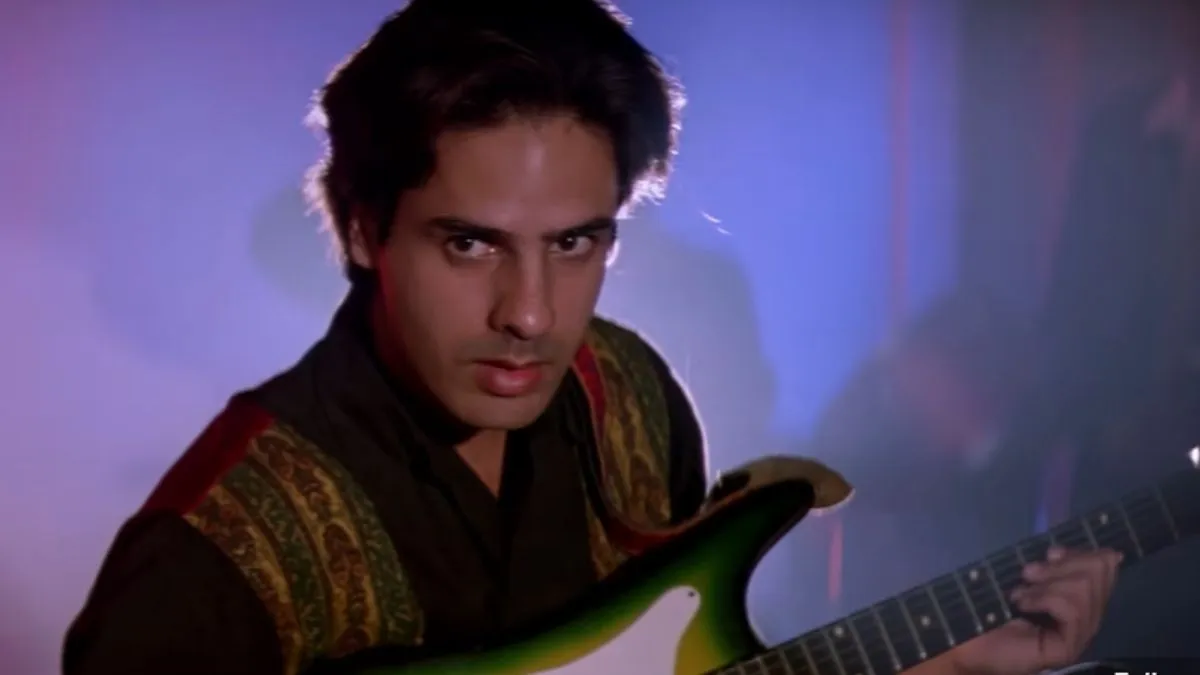Saanson Ki Jarurat Hai Jaise song (1)