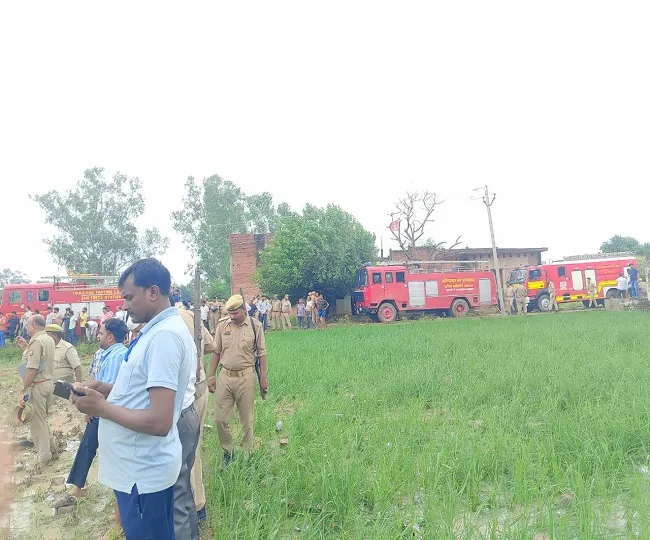 fire brigade explosion at Kaushambi firecracker factory