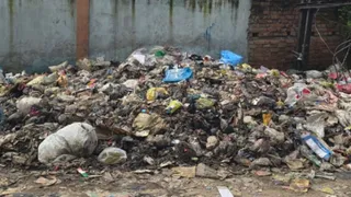 सांबा में सफाई कर्मचारियों की हड़ताल से शहर में गंदगी का अंबार। (फाइल फोटो)
