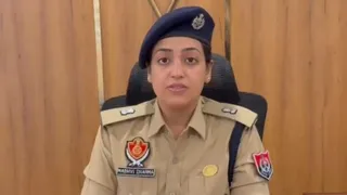 एडीसीपी माधवी शर्मा जानकारी देते हुए।