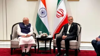 पीएम मोदी और ईरानी राष्ट्रपति पेजेशकियान की मुलाकात (फोटो- @Iran_in_India)