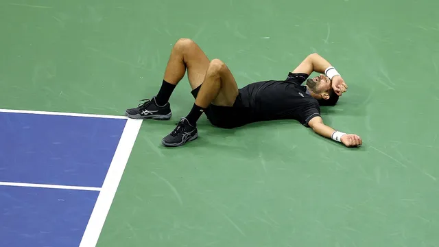 बीच मैच में उल्‍टी, साढ़े चार घंटे का संघर्ष; US Open के पहले ही दौर में बाहर हुए नोवाक जोकोविक
