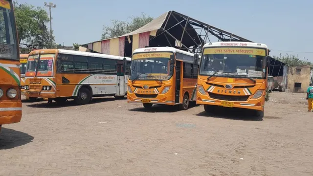 आधार कार्ड दिखाते ही फ्री मिली यूपी रोडवेज बस की टिकट, खुश हो गईं बुजुर्ग महिलाएं
