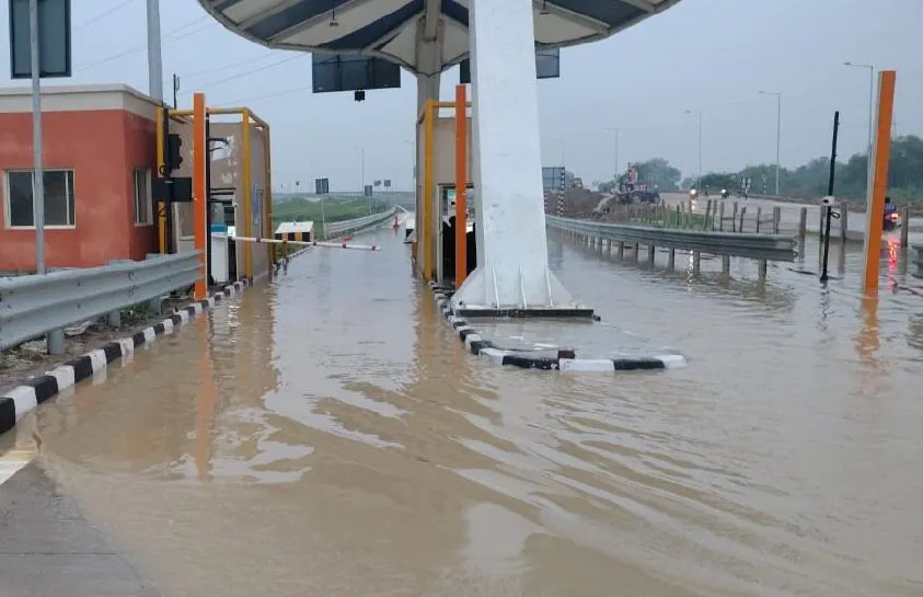Ganga Expressway Road