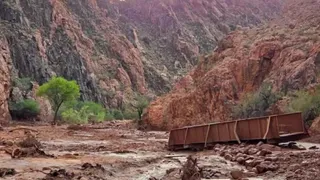 ग्रैंड कैन्यन में अचानक आई बाढ़ से एक की मौत।