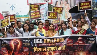 धनबाद के रणधीर वर्मा चौक पर प्रदर्शन करते सवर्ण समाज के लोग। (फोटो जागरण)