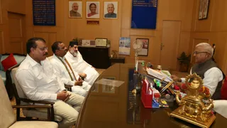 उमंग सिंघार की अगुआई में कांग्रेस विधायक प्रतिनिधिमंडल ने राज्यपाल से की मुलाकात।