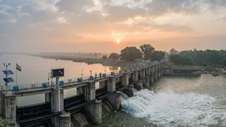 वाल्मीकिनगर गंडक बराज में पानी का उतार-चढ़ाव जारी ( एआई जेनरेटेड तस्वीर )