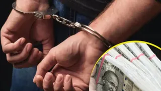 एक लाख की रिश्वत लेते हुए पटवारी गिरफ्तार (जागरण)