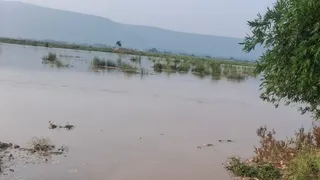 रांची के गोंदा व गेतलसूद सहित कुल नौ जलाशय से छोड़ा गया पानी। तस्वीर सोन नदी के बढ़ा जलस्तर की।