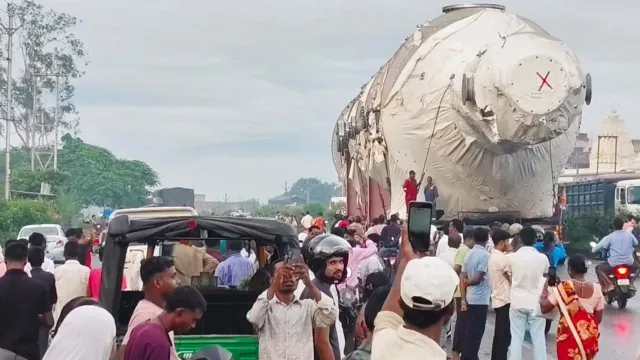 रांची पहुंचा 308 पहियों का विशालकाय 'मेगा ट्रेलर', देखने उमड़ी भीड़; सेल्फी की मची होड़