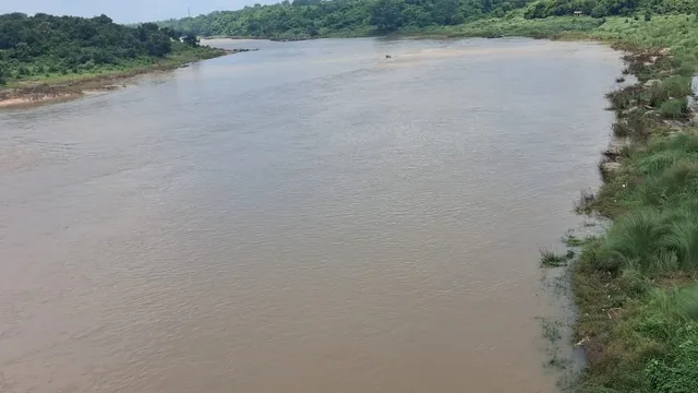 दामोदर नदी में उफान से झरिया में पेयजल संकट, दो लाख आबादी प्रभावित
