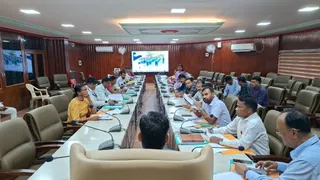 डीसी ने की समीक्षा बैठक।
