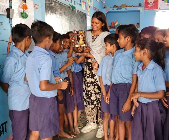 State Teacher Award 2026 Bihar Teacher Nivedita Wins State Award for 100 Enrollment (2)