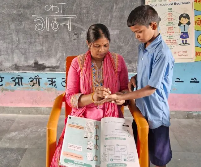 State Teacher Award 2026 Bihar Teacher Nivedita Wins State Award for 100 Enrollment (4)