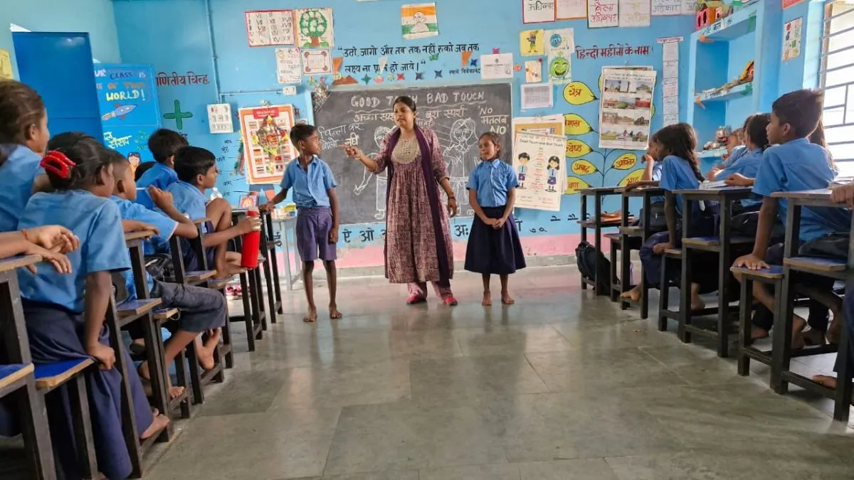State Teacher Award 2026 Bihar Teacher Nivedita Wins State Award for 100 Enrollment (5)