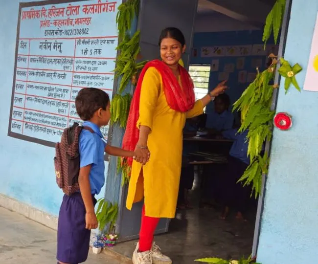State Teacher Award 2026 Bihar Teacher Nivedita Wins State Award for 100 Enrollment (6)