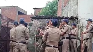 पुलिस बल को संवेदनशील स्थानों पर तैनात किया गया है। Jagran