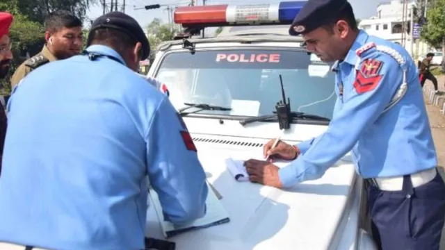 जम्मू वालों जरा संभलकर! 15 दिन चलेगा ट्रैफिक पुलिस का शिकंजा, बिना हेलमेट और मोबाइल पर सीधे चालान
